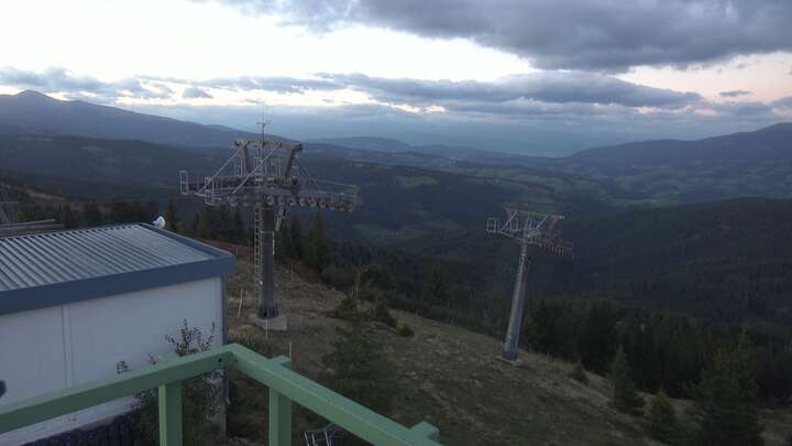 Bad St. Leonhard (Klippitztörl) Bärenwaldlift Upper Station snow cam captured at 22 September 2026 at 7:08 pm GMT+2