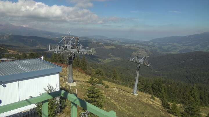 Bad St. Leonhard (Klippitztörl) Bärenwaldlift Upper Station snow cam captured at 29 September 2026 at 12:28 pm GMT+2