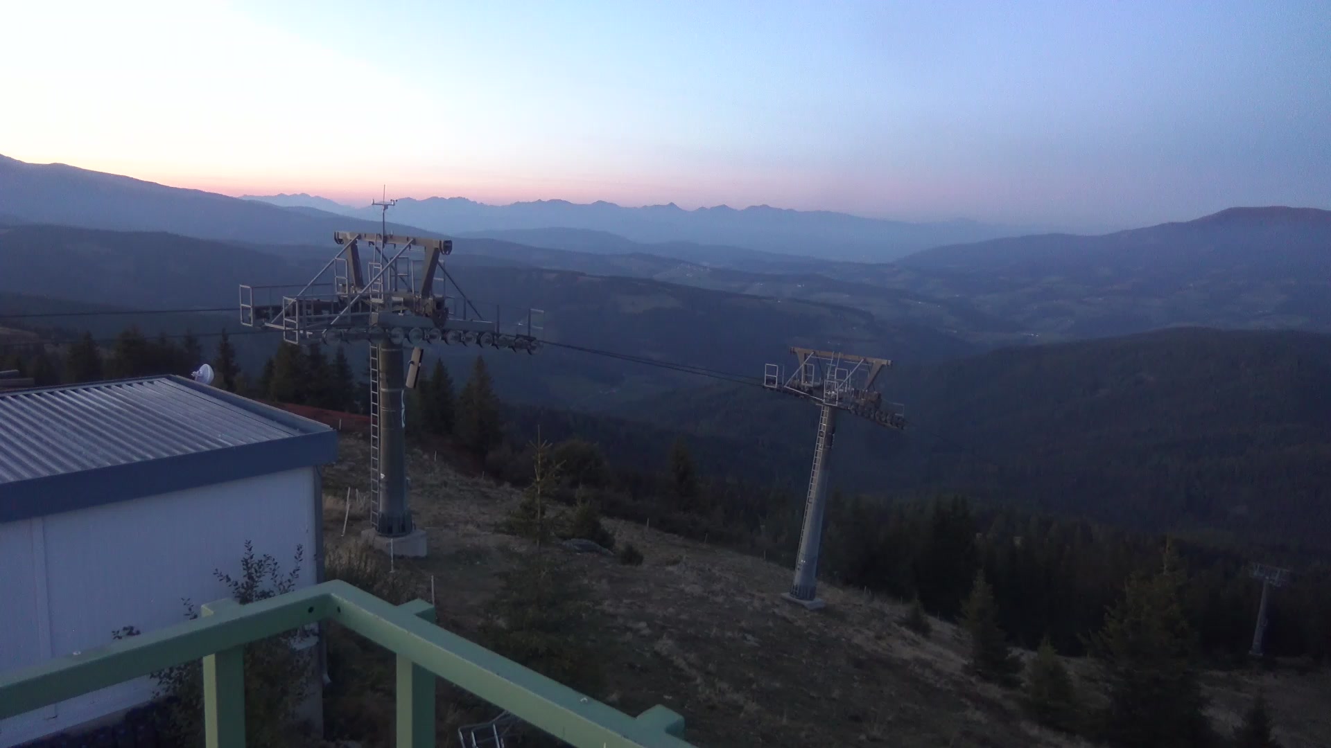 Bad St. Leonhard (Klippitztörl) Bärenwaldlift Upper Station snow cam captured at 3 October 2026 at 6:57 pm GMT+2