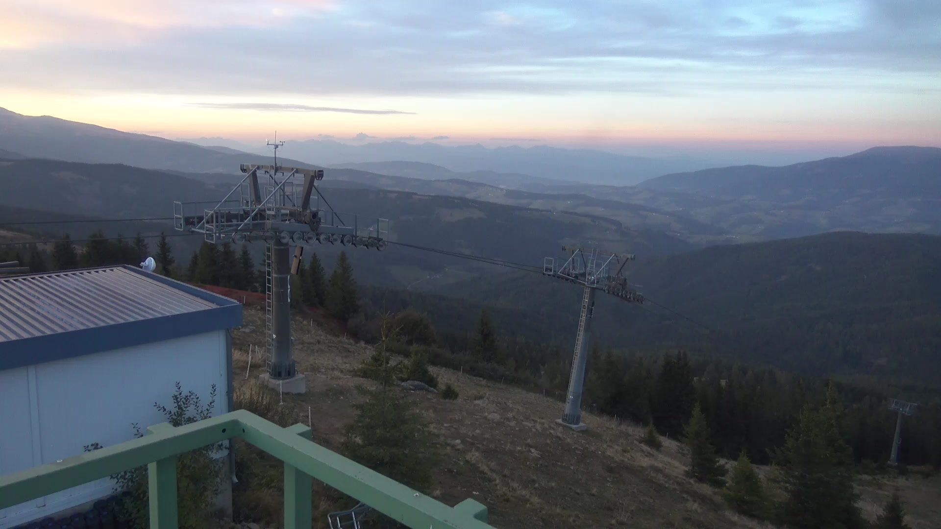 Bad St. Leonhard (Klippitztörl) Bärenwaldlift Upper Station snow cam captured at 5 October 2026 at 6:44 pm GMT+2
