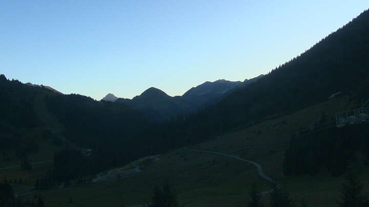 Berwang Thanellerbahn snow cam captured at 15 September 2026 at 7:08 pm GMT+2