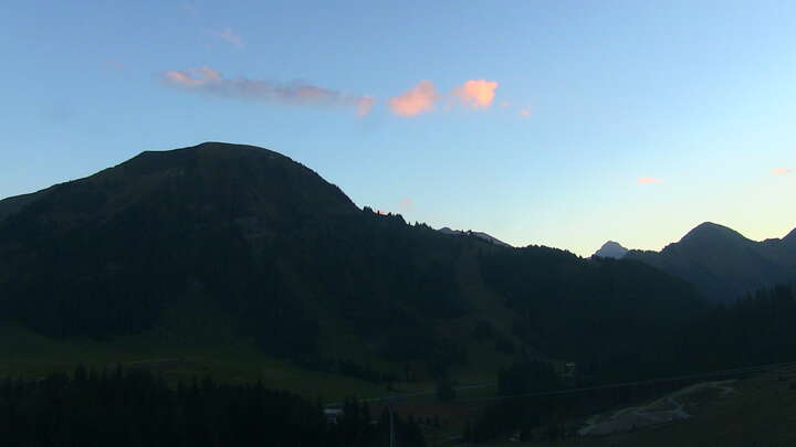 Berwang Thanellerbahn snow cam captured at 22 September 2026 at 7:08 pm GMT+2