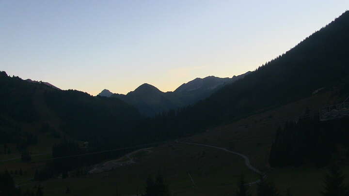 Berwang Thanellerbahn snow cam captured at 25 September 2026 at 7:12 pm GMT+2