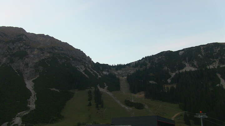 Berwang Thanellerbahn snow cam captured at 26 September 2026 at 7:12 pm GMT+2