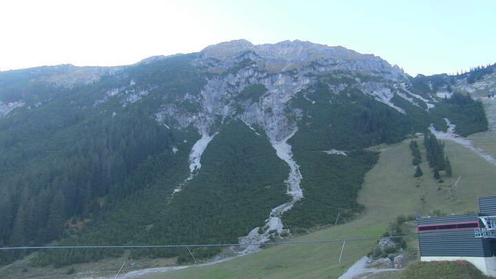 Berwang Thanellerbahn snow cam captured at 27 September 2026 at 7:00 pm GMT+2