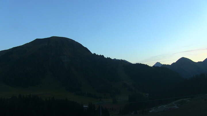Berwang Thanellerbahn snow cam captured at 28 September 2026 at 7:18 pm GMT+2