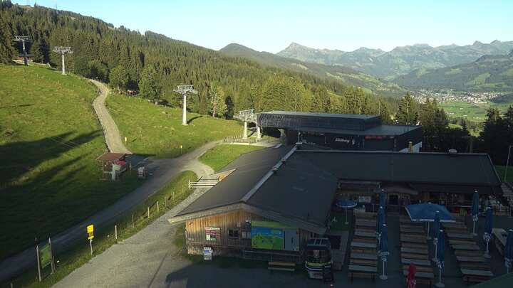 Brixen im Thale (SkiWelt) Upper Station Gondelbahn snow cam captured at 15 September 2026 at 6:20 pm GMT+2