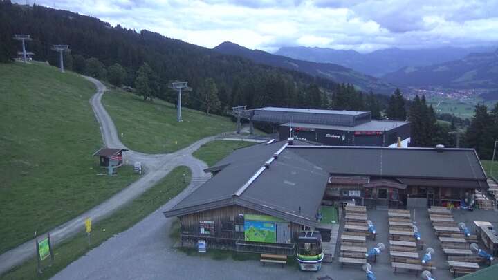 Brixen im Thale (SkiWelt) Upper Station Gondelbahn snow cam captured at 16 September 2026 at 7:30 pm GMT+2
