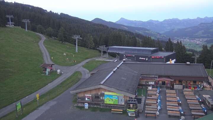 Brixen im Thale (SkiWelt) Upper Station Gondelbahn snow cam captured at 17 September 2026 at 10:10 pm GMT+2