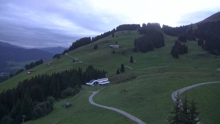 Brixen im Thale (SkiWelt) Upper Station Gondelbahn snow cam captured at 18 September 2026 at 7:46 pm GMT+2