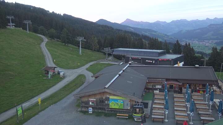 Brixen im Thale (SkiWelt) Upper Station Gondelbahn snow cam captured at 19 September 2026 at 7:32 pm GMT+2