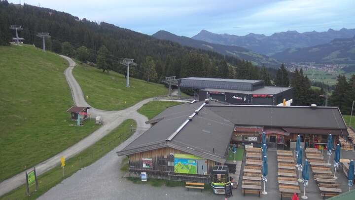Brixen im Thale (SkiWelt) Upper Station Gondelbahn snow cam captured at 20 September 2026 at 7:20 pm GMT+2