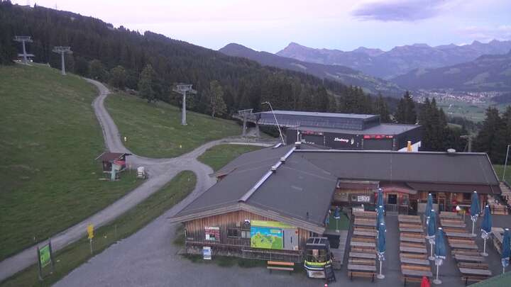 Brixen im Thale (SkiWelt) Upper Station Gondelbahn snow cam captured at 21 September 2026 at 7:36 pm GMT+2