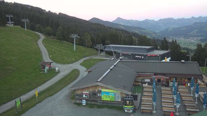 Brixen im Thale (SkiWelt) Upper Station Gondelbahn snow cam captured at 23 September 2026 at 7:24 pm GMT+2