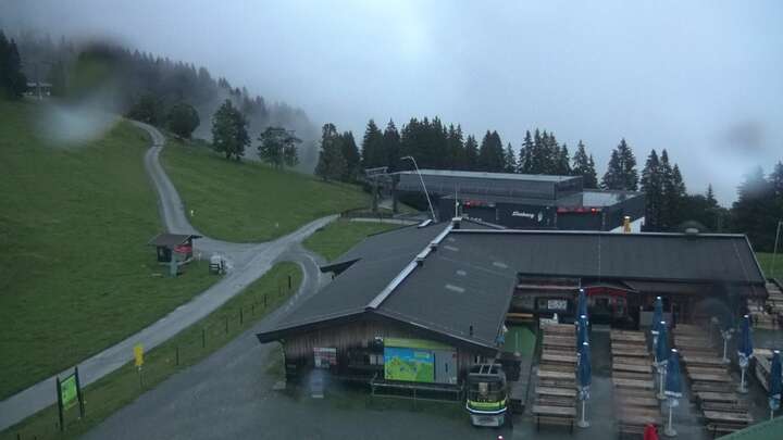 Brixen im Thale (SkiWelt) Upper Station Gondelbahn snow cam captured at 24 September 2026 at 7:28 pm GMT+2