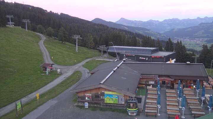 Brixen im Thale (SkiWelt) Upper Station Gondelbahn snow cam captured at 25 September 2026 at 7:12 pm GMT+2
