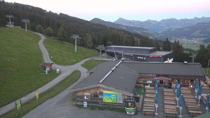 Brixen im Thale (SkiWelt) Upper Station Gondelbahn snow cam captured at 27 September 2026 at 7:16 pm GMT+2