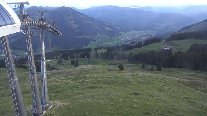 Brixen im Thale (SkiWelt) Jochbahn Upper Station snow cam captured at 17 September 2026 at 10:10 pm GMT+2
