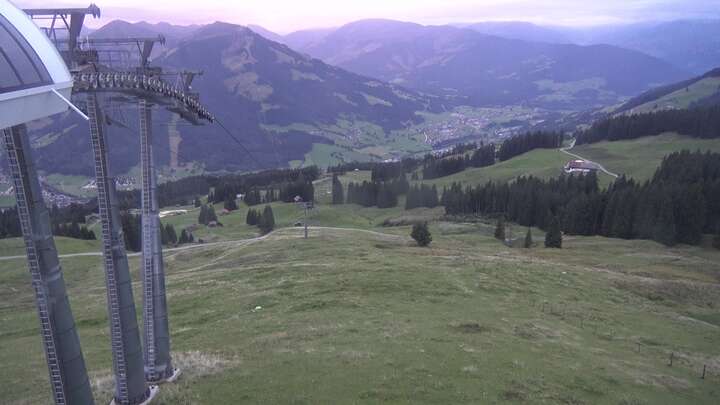 Brixen im Thale (SkiWelt) Jochbahn Upper Station snow cam captured at 18 September 2026 at 7:30 pm GMT+2