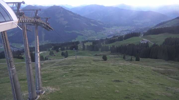 Brixen im Thale (SkiWelt) Jochbahn Upper Station snow cam captured at 19 September 2026 at 7:32 pm GMT+2
