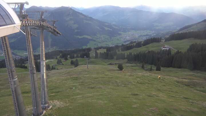 Brixen im Thale (SkiWelt) Jochbahn Upper Station snow cam captured at 25 September 2026 at 7:12 pm GMT+2