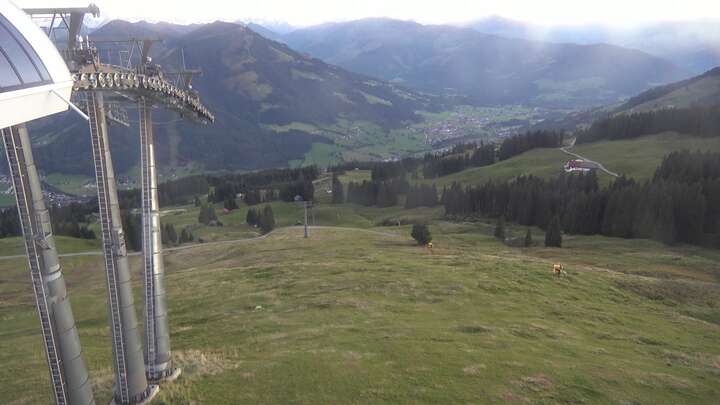 Brixen im Thale (SkiWelt) Jochbahn Upper Station snow cam captured at 27 September 2026 at 7:16 pm GMT+2