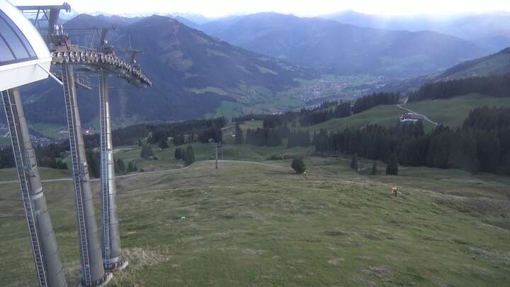 Brixen im Thale (SkiWelt) Jochbahn Upper Station snow cam captured at 28 September 2026 at 7:18 pm GMT+2