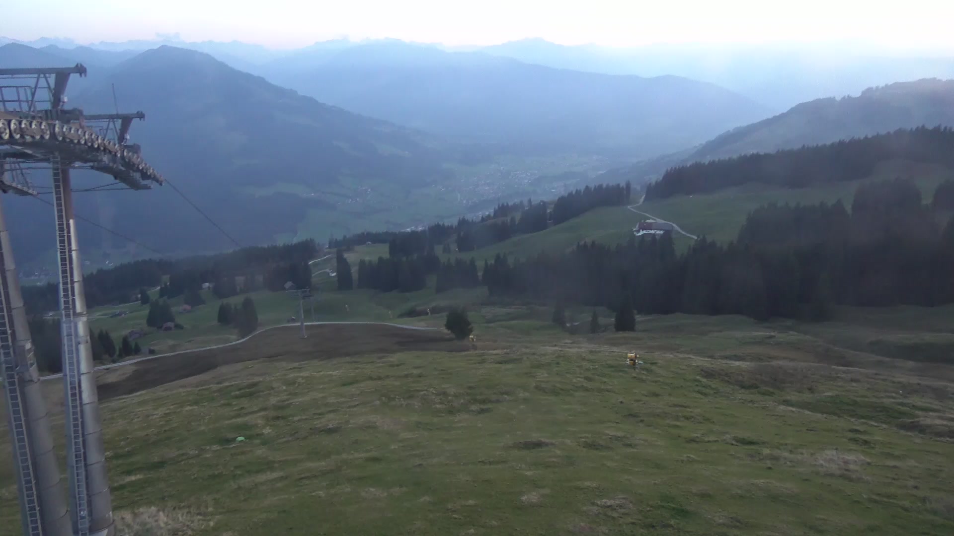 Brixen im Thale (SkiWelt) Jochbahn Upper Station snow cam captured at 3 October 2026 at 6:57 pm GMT+2