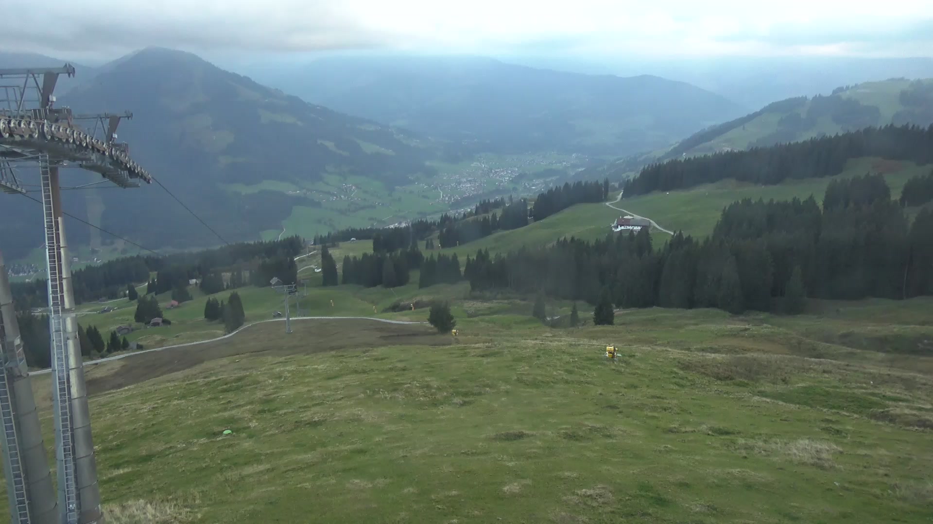 Brixen im Thale (SkiWelt) Jochbahn Upper Station snow cam captured at 4 October 2026 at 6:26 pm GMT+2