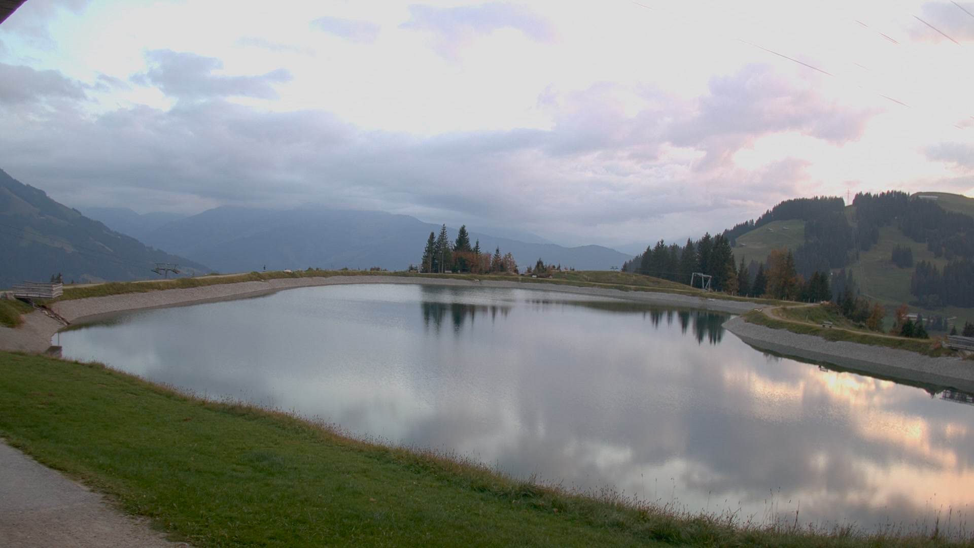 Brixen im Thale (SkiWelt) Brantlalmsee snow cam captured at 4 October 2026 at 7:14 pm GMT+2