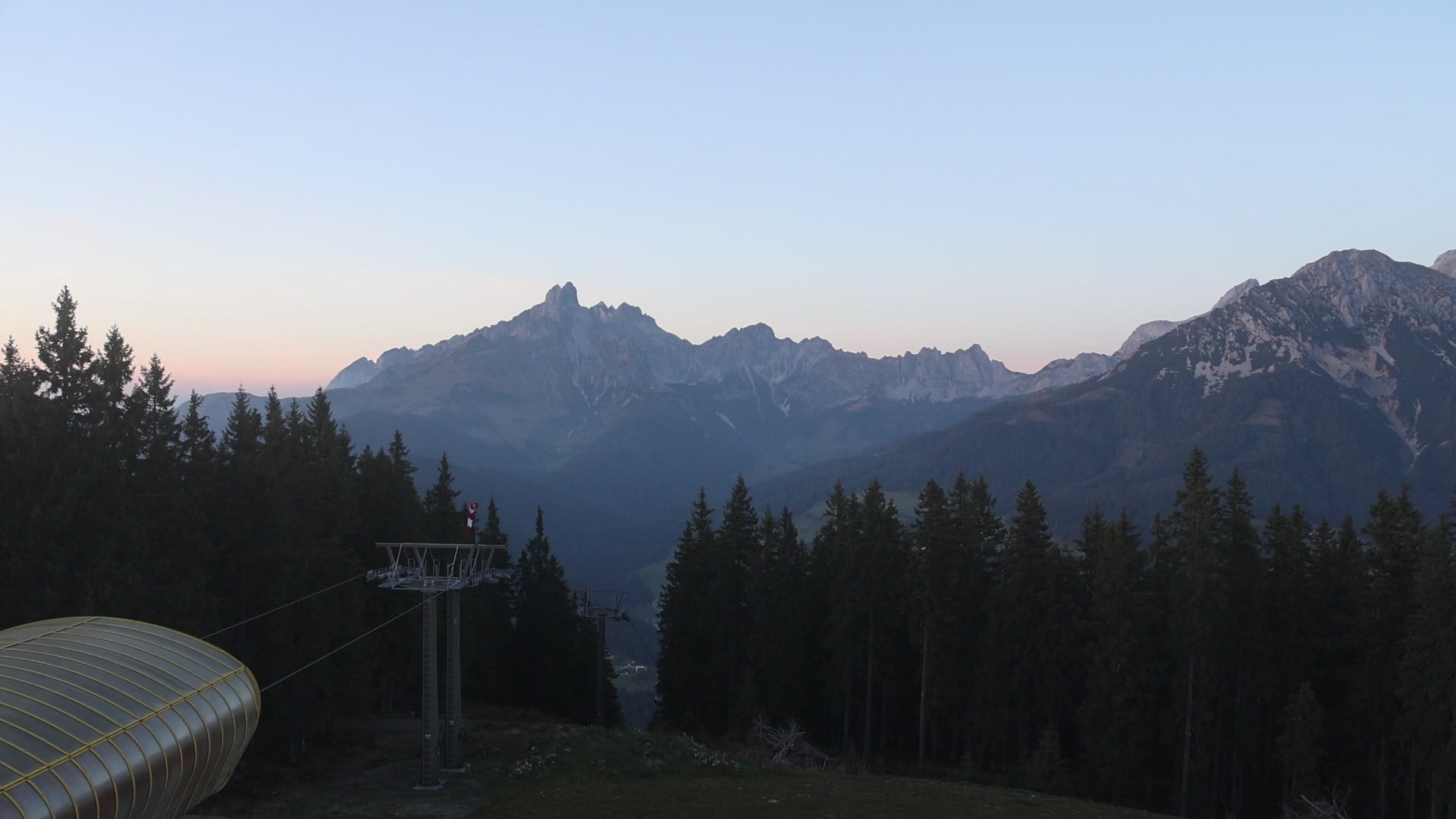 Filzmoos Papageno-Gondelbahn Berg snow cam captured at 3 October 2026 at 6:59 pm GMT+2