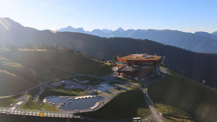 Fügen (Hochzillertal) Onkeljoch snow cam captured at 15 September 2026 at 6:22 pm GMT+2