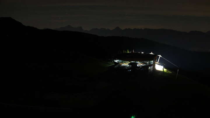 Fügen (Hochzillertal) Onkeljoch snow cam captured at 19 September 2026 at 11:57 pm GMT+2