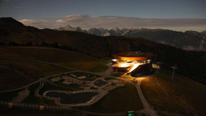 Fügen (Hochzillertal) Onkeljoch snow cam captured at 23 September 2026 at 11:36 pm GMT+2