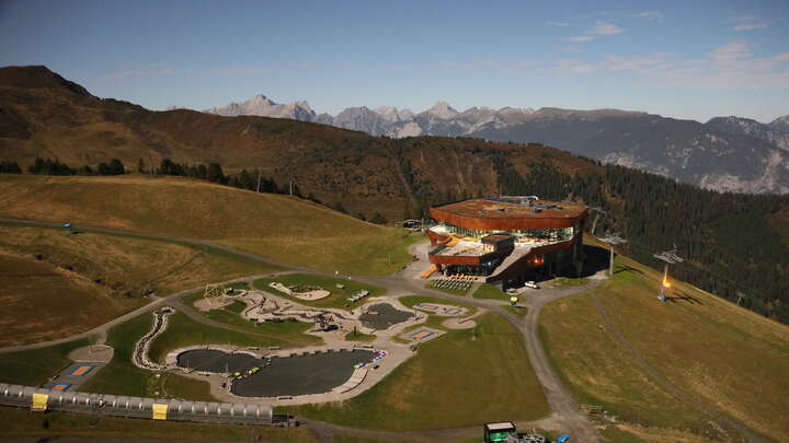 Fügen (Hochzillertal) Onkeljoch snow cam captured at 25 September 2026 at 11:34 pm GMT+2