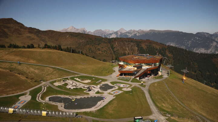 Fügen (Hochzillertal) Onkeljoch snow cam captured at 27 September 2026 at 11:49 pm GMT+2