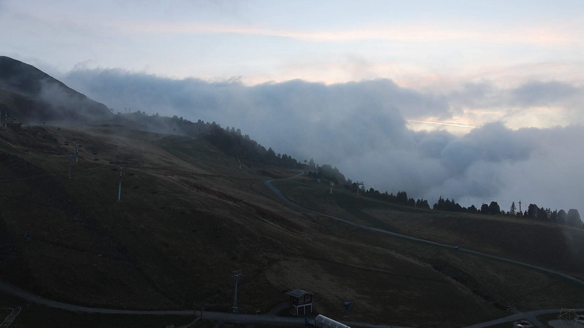 Fügen (Hochzillertal) Onkeljoch snow cam captured at 3 October 2026 at 7:02 pm GMT+2