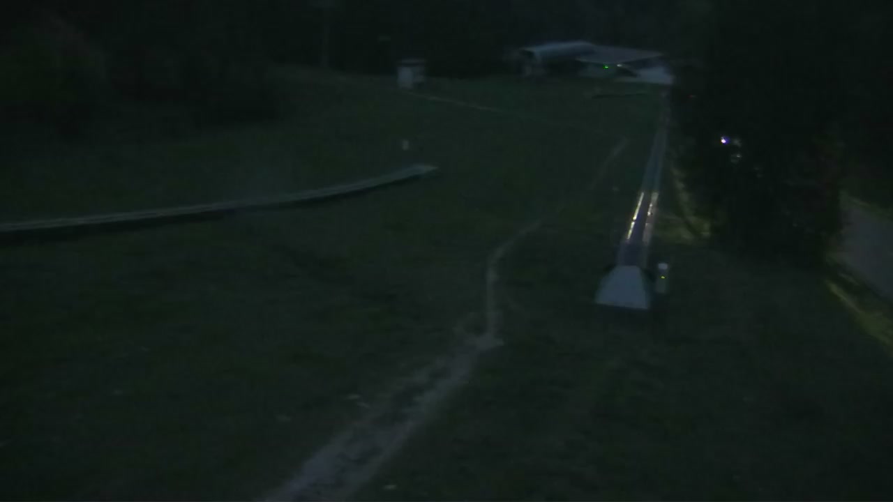 Gosau (Dachstein West) Dachstein West - Zwieselalm Base Station snow cam captured at 4 October 2026 at 7:20 pm GMT+2