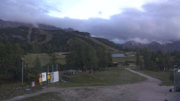Hinterstoder Höss-Express Upper Station snow cam captured at 17 September 2026 at 10:21 pm GMT+2