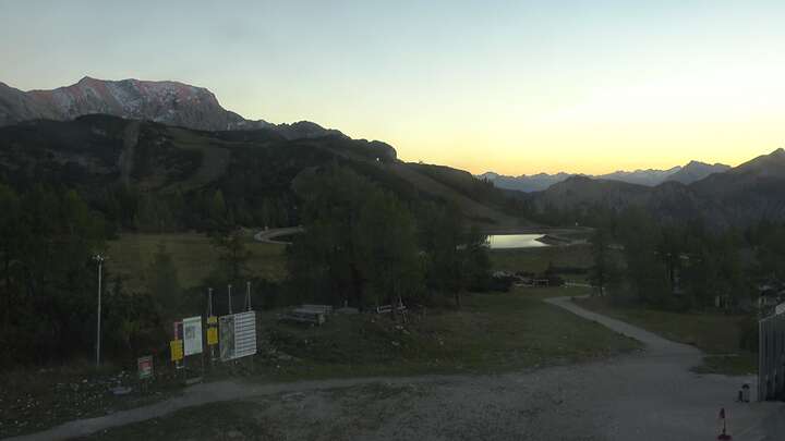Hinterstoder Höss-Express Upper Station snow cam captured at 26 September 2026 at 7:02 pm GMT+2