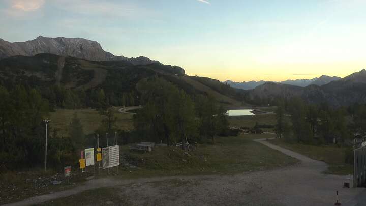 Hinterstoder Höss-Express Upper Station snow cam captured at 27 September 2026 at 7:05 pm GMT+2