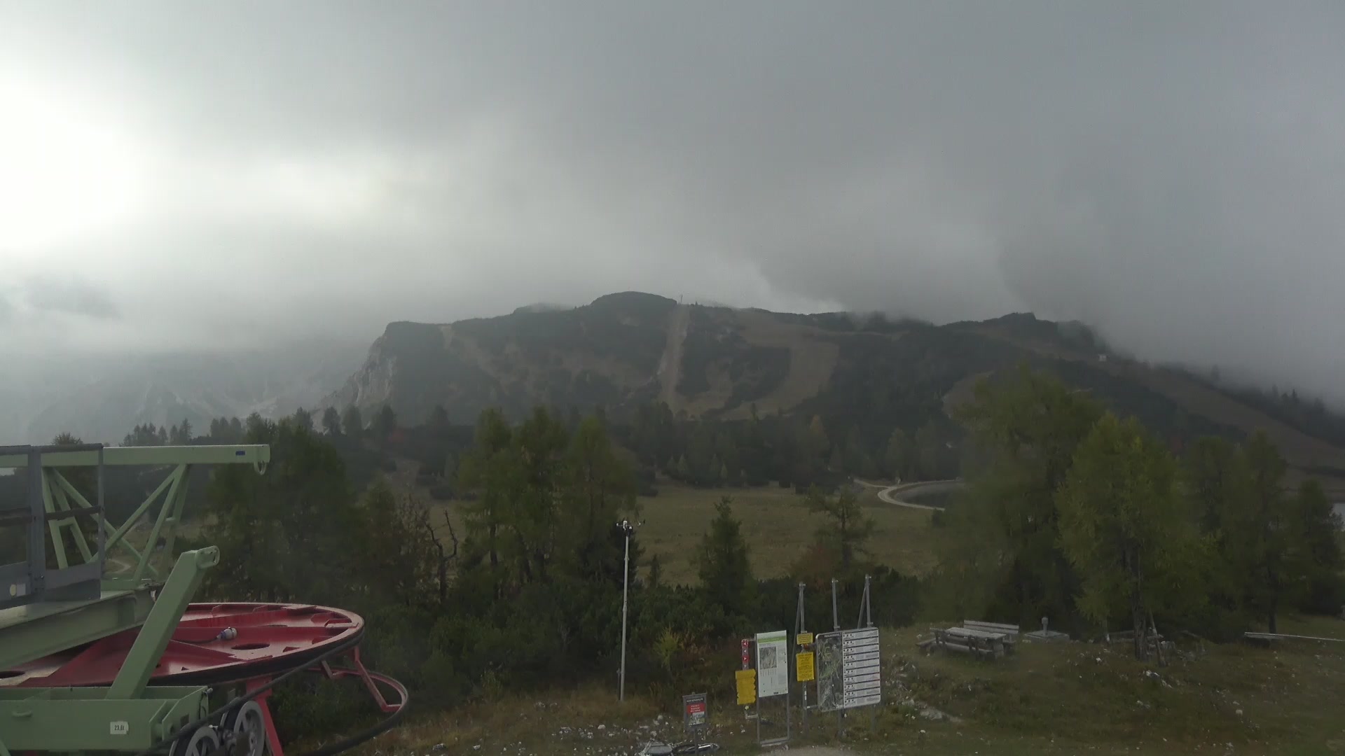 Hinterstoder Höss-Express Upper Station snow cam captured at 5 October 2026 at 11:06 am GMT+2