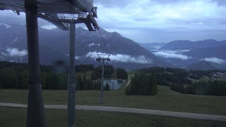 Hinterstoder Upper Station Hirschkogelbahn snow cam captured at 13 September 2026 at 7:27 pm GMT+2