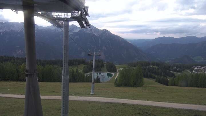 Hinterstoder Upper Station Hirschkogelbahn snow cam captured at 14 September 2026 at 7:27 pm GMT+2
