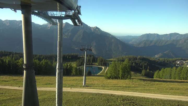 Hinterstoder Upper Station Hirschkogelbahn snow cam captured at 15 September 2026 at 6:07 pm GMT+2