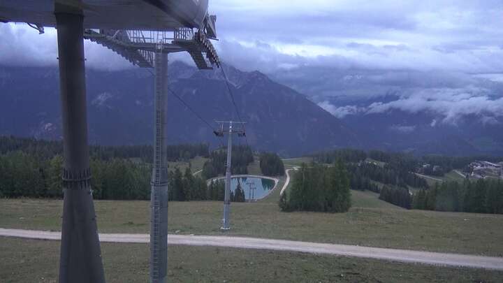 Hinterstoder Upper Station Hirschkogelbahn snow cam captured at 16 September 2026 at 7:25 pm GMT+2