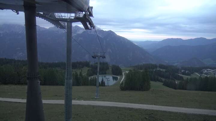 Hinterstoder Upper Station Hirschkogelbahn snow cam captured at 18 September 2026 at 7:26 pm GMT+2