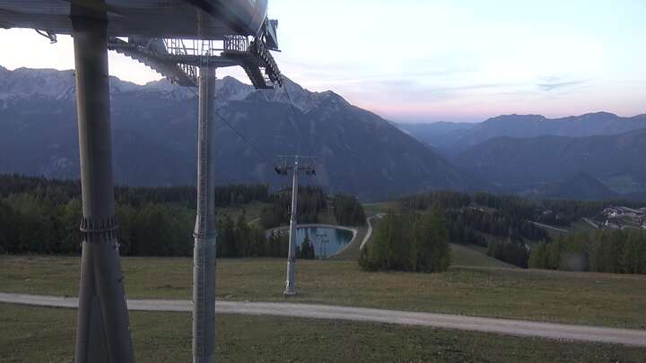 Hinterstoder Upper Station Hirschkogelbahn snow cam captured at 23 September 2026 at 7:04 pm GMT+2