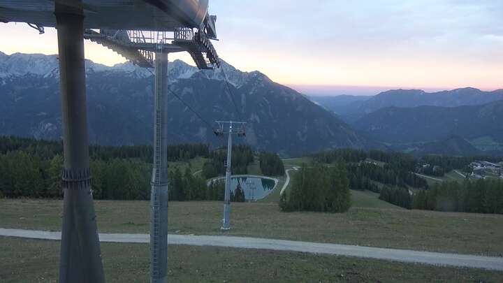 Hinterstoder Upper Station Hirschkogelbahn snow cam captured at 25 September 2026 at 7:03 pm GMT+2