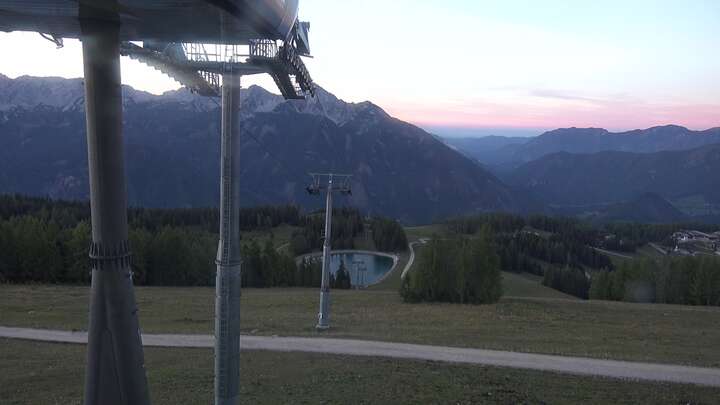 Hinterstoder Upper Station Hirschkogelbahn snow cam captured at 26 September 2026 at 7:02 pm GMT+2